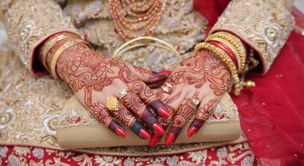 Décoration traditionnelle orientale des ongles (Inde) - Histoire de la manucure - évolution du nail art dans le temps.