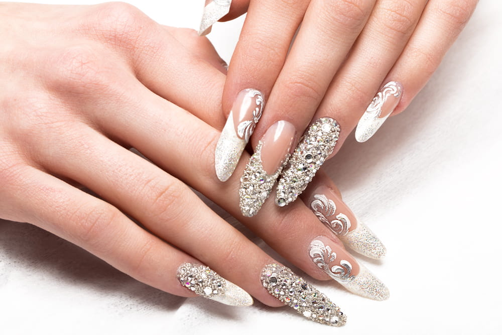 S'équiper pour les décorations d'ongles - Nail art avec bijoux d'ongles - produit onglerie professionnel