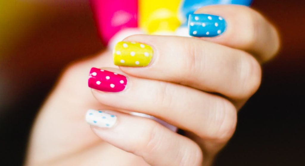 Pour débuter en nail art - Nail art réaliser avec un dotting tool.